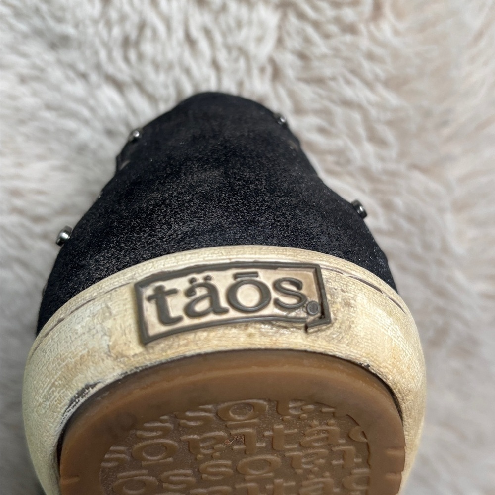 Taos woman’s black metallic Freedom sneaker size 10 - Picture 4 of 8